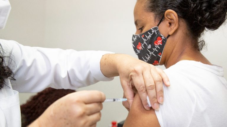 Vacina da gripe está disponível em todas as unidades de saúde