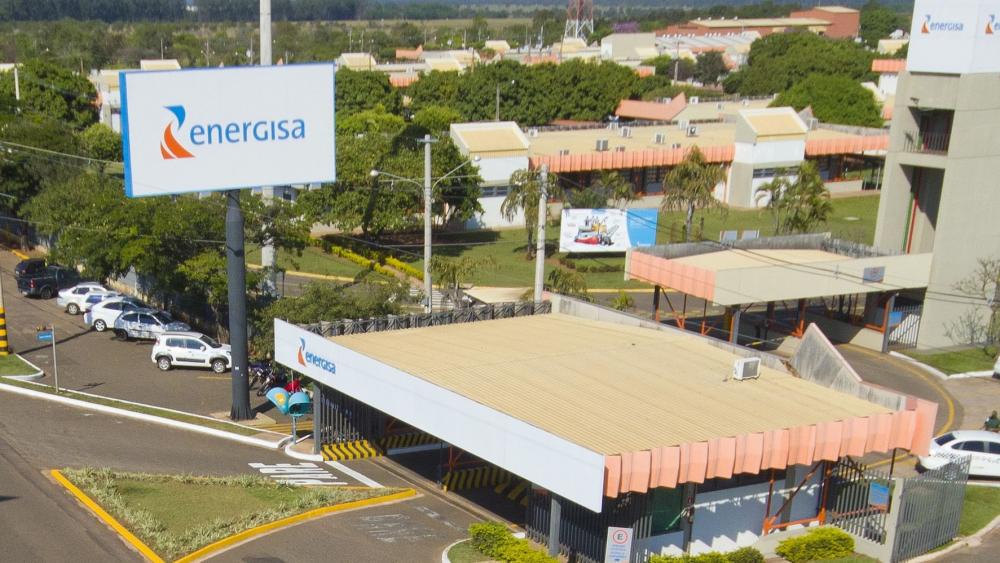Energisa deve R$ 16 milhões, entra na justiça para não pagar mas protesta o “pai de família”