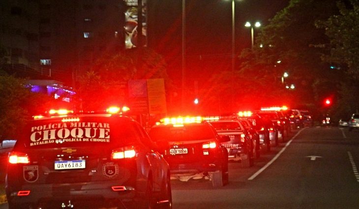 Novo toque de recolher inicia com fechamento de bares e dispersão de pessoas