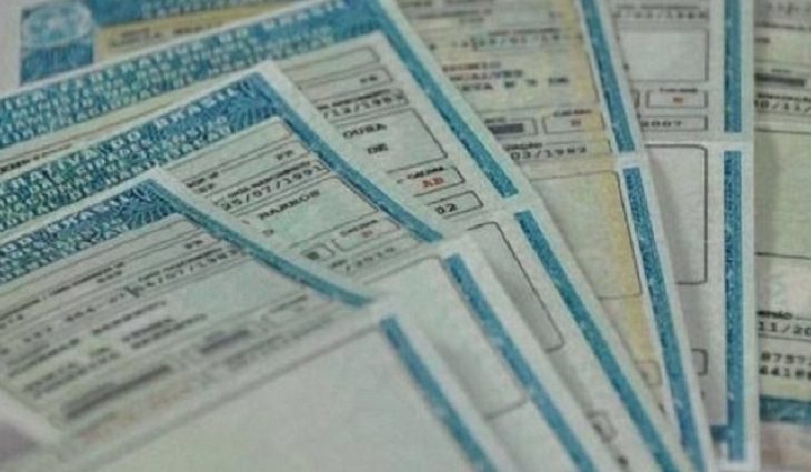 Renovação de CNH e emissão de licenciamento passam a ser exclusivos pela internet a partir desta segunda-feira