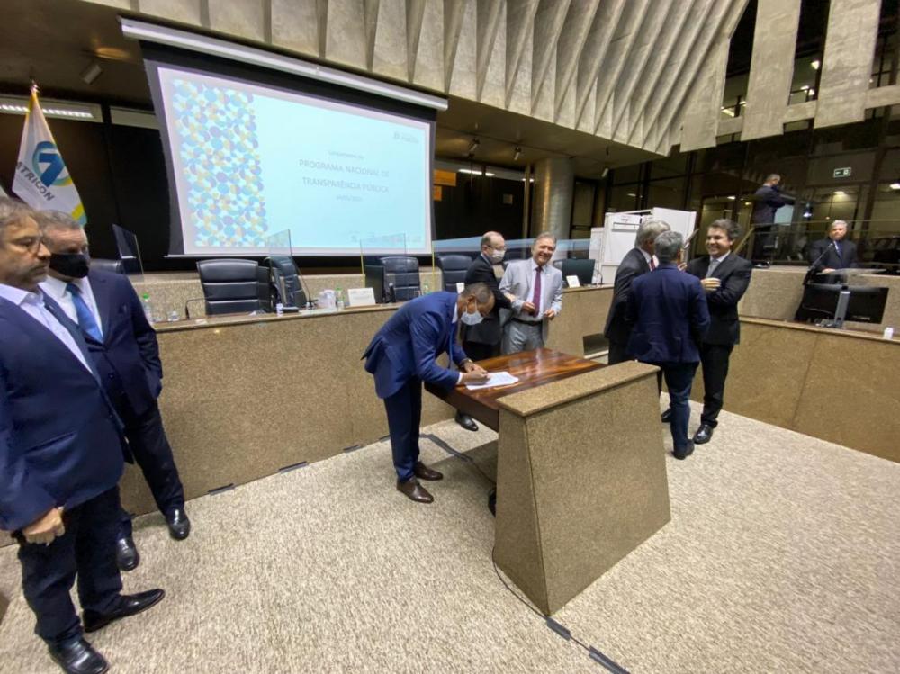 TCE-MS adere ao Programa Nacional de Transparência Pública