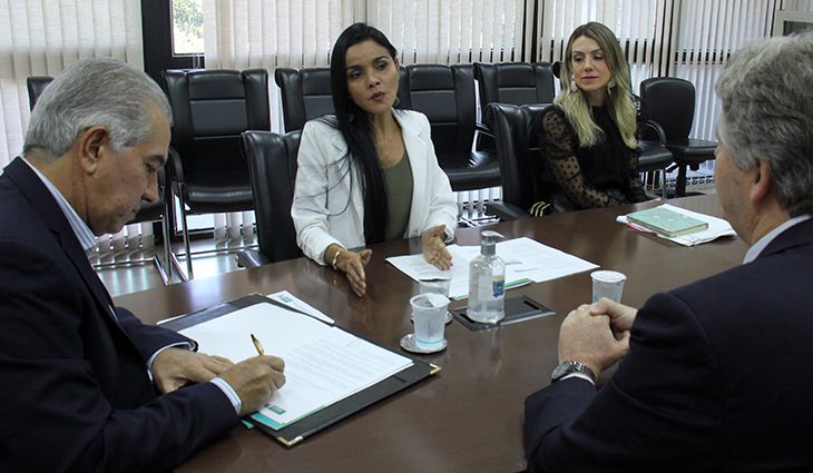 Para reduzir burocracia e modernizar serviço público, governador revogou 9,2 mil decretos estaduais