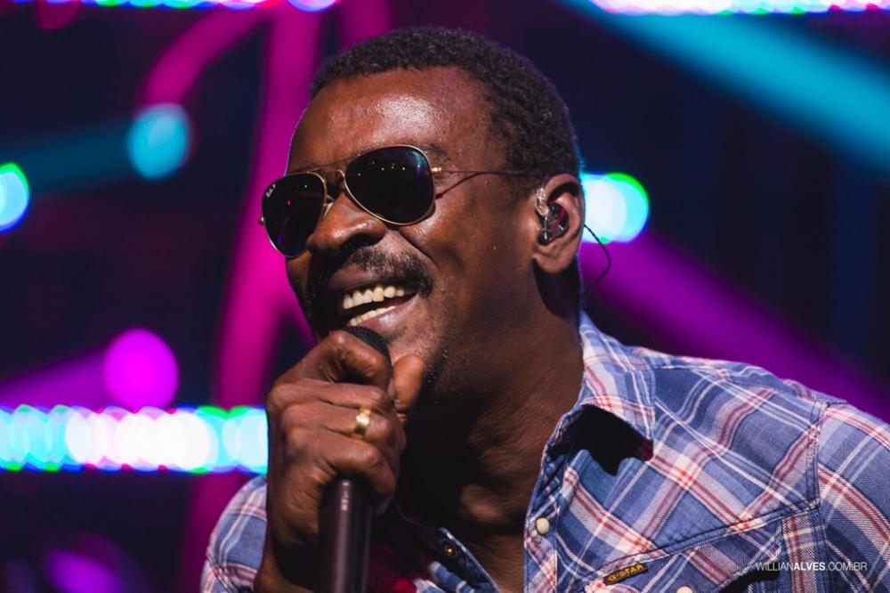 Baile show do Seu Jorge agita Campo Grande na véspera do feriado no Bosque Expo 