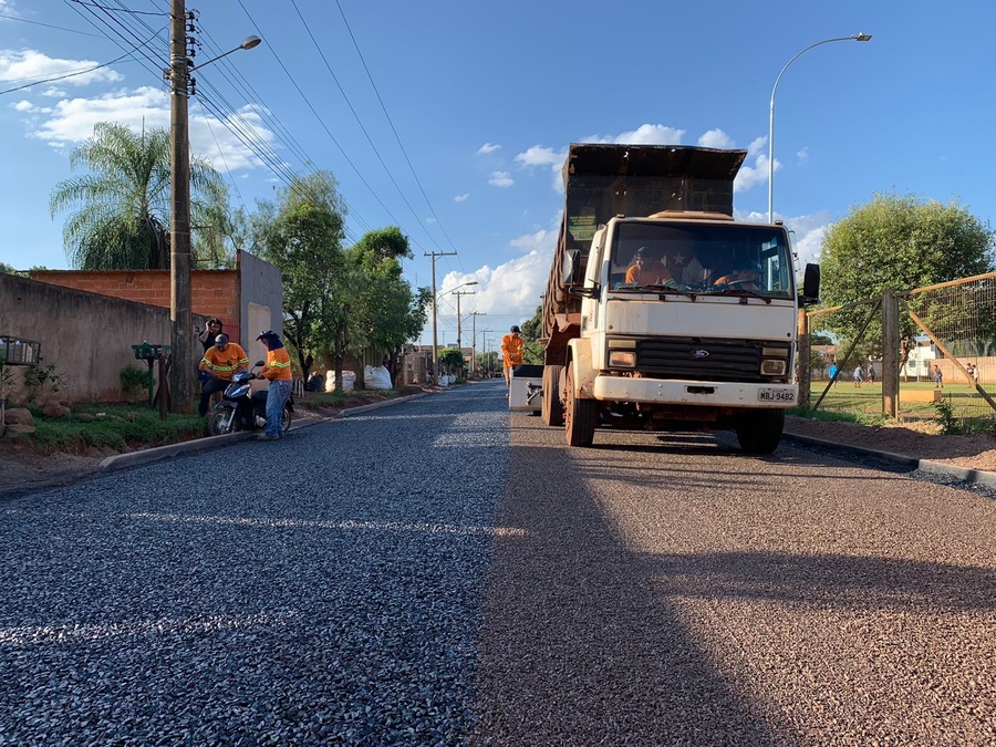 Em pleno feriado, Sidrolândia inicia pavimentação na região do São Bento