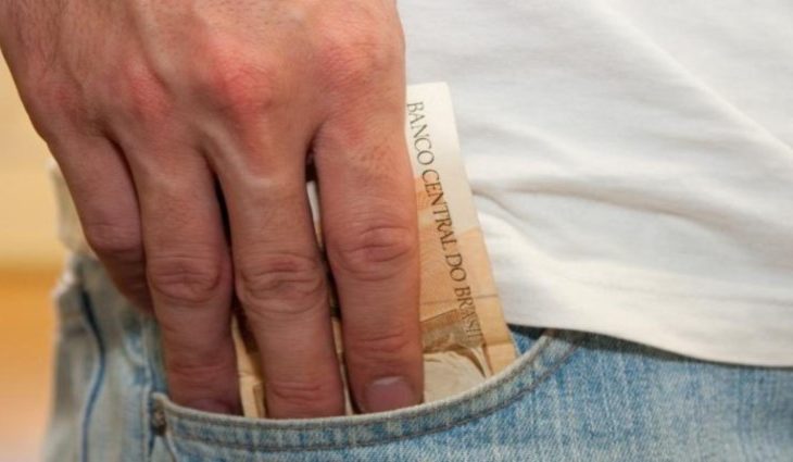 Com salário de junho e antecipação do 13º, Governo do Estado injeta mais de R$ 700 milhões na economia