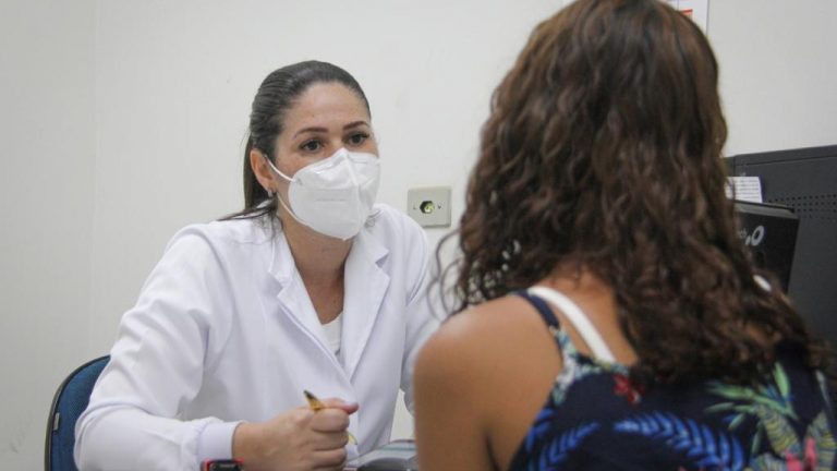 Prefeitura convoca médicos plantonistas, clínicos e de saúde mental para reforçar atendimento nos postos