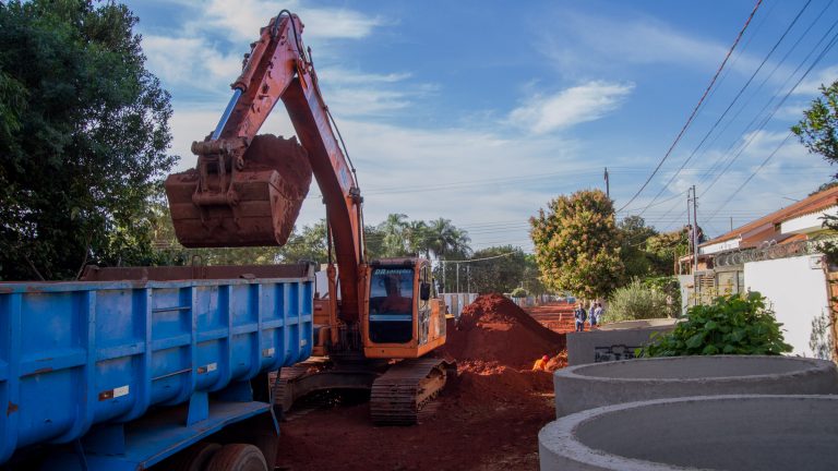 Prefeitura inicia 3ª etapa do asfalto no Nova Lima com drenagem na rua Haroldo Pereira