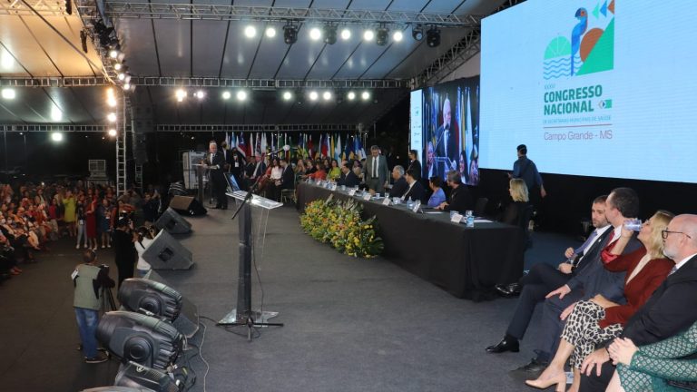 Protagonismo e fortalecimento do SUS marcam abertura do maior congresso de saúde pública do país