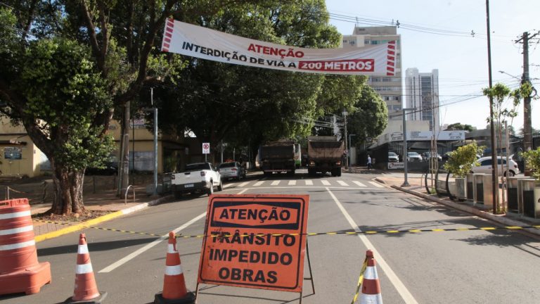 Recapeamento avança na rua Rui Barbosa nesta sexta