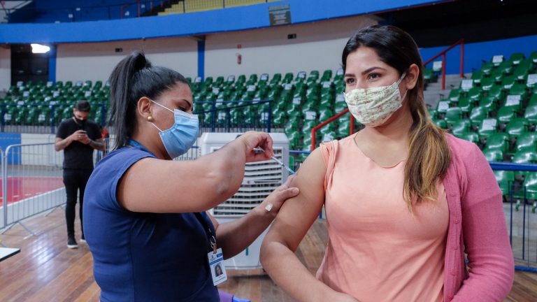 Campo Grande libera 4ª dose da vacina contra a Covid-19 para pessoas de 35 anos ou mais