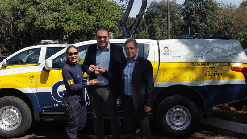 Guarda Municipal de Dourados recebe duas novas viaturas para reforçar a ronda escolar