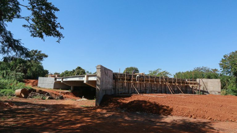 Ponte sobre córrego Imbirussu deve ficar pronta em 30 dias