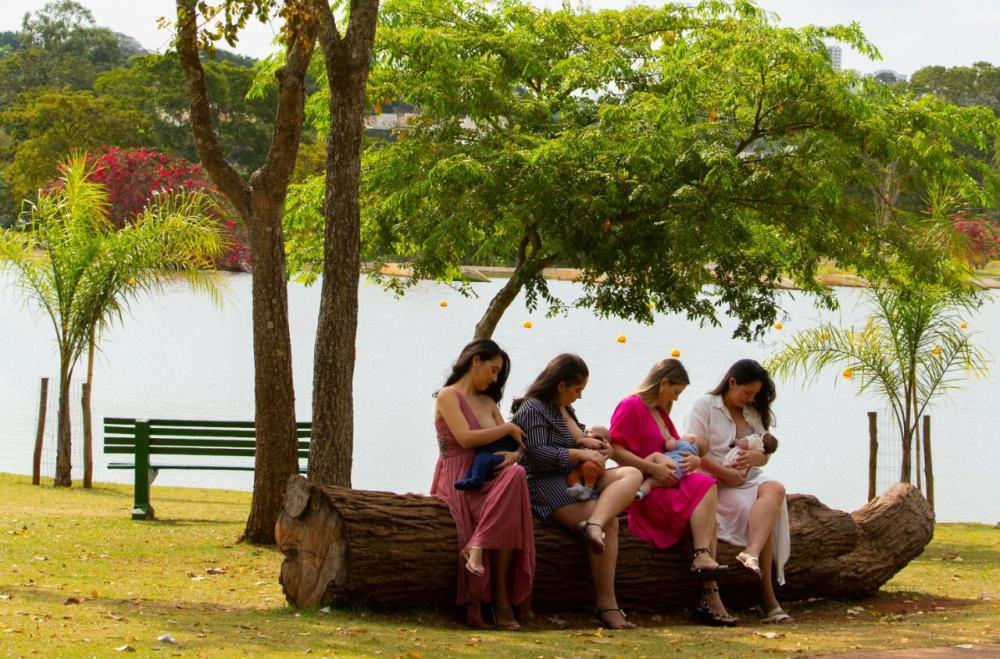 Cassems promove campanha com histórias de mães que amamentam e mostra que cada uma vive o momento de uma forma