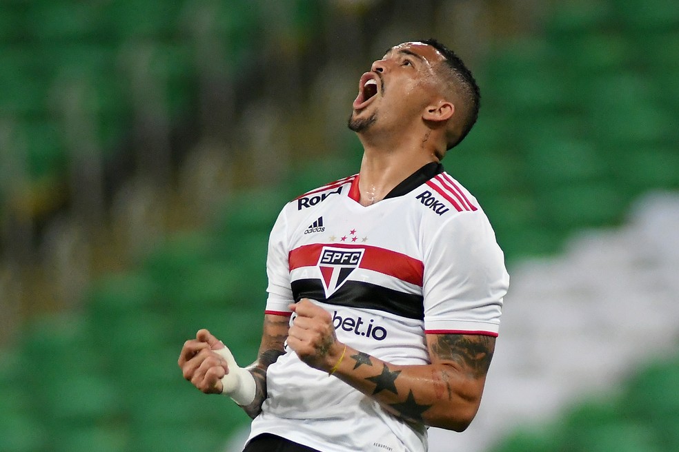 São Paulo leva sufoco mas acaba classificado para as semifinais da Copa do Brasil