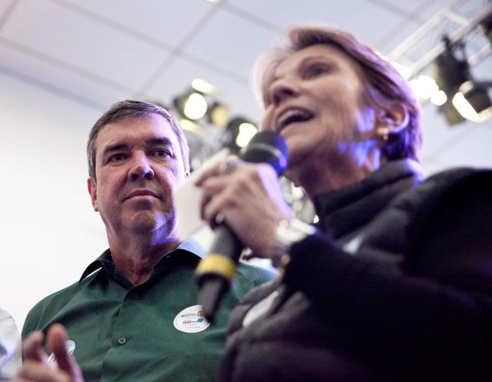 Para Riedel e Tereza, levar asfalto aos 79 municípios é compromisso