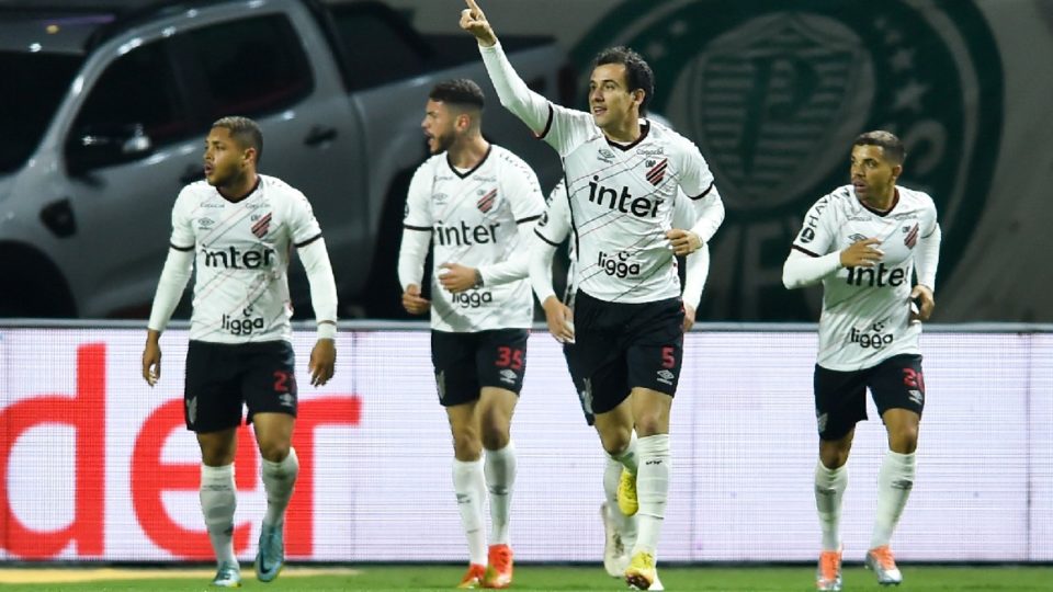 Athletico Paranaense mostra sua grandeza, elimina o Palmeiras e segue para a final da Libertadores da América