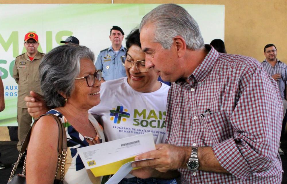 Governo entrega cartões sociais para 1.643 famílias da Capital e garante pagamento de 13° do programa