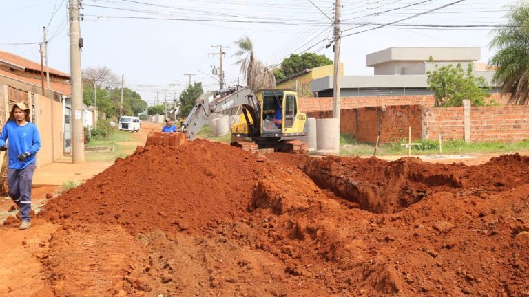 Prefeitura inicia com drenagem obra de infraestrutura no Oliveira 3