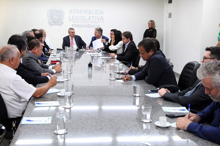 Deputados recebem Estatuto Estadual da Microempresa para estimular negócios em MS 