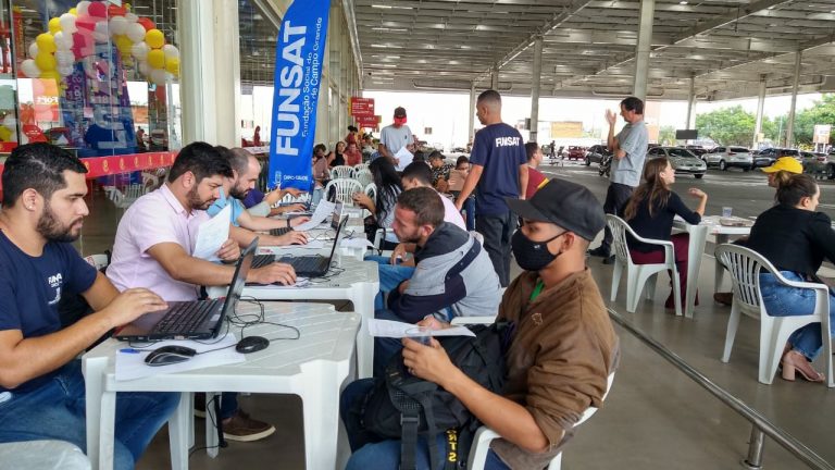 Das 1,6 mil vagas da Funsat nesta terça-feira, 1.088 não exigem experiência