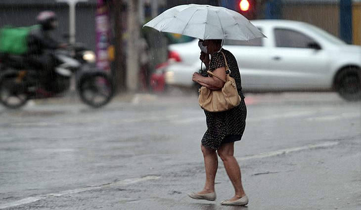 Frente fria avança e deve trazer chuvas para MS