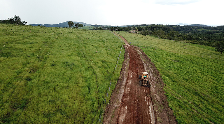 Patrulha da Agesul apoia prefeituras na abertura e manutenção de estradas vicinais no Sudoeste