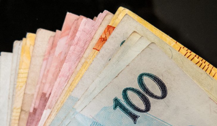 Governo deposita salários na segunda-feira