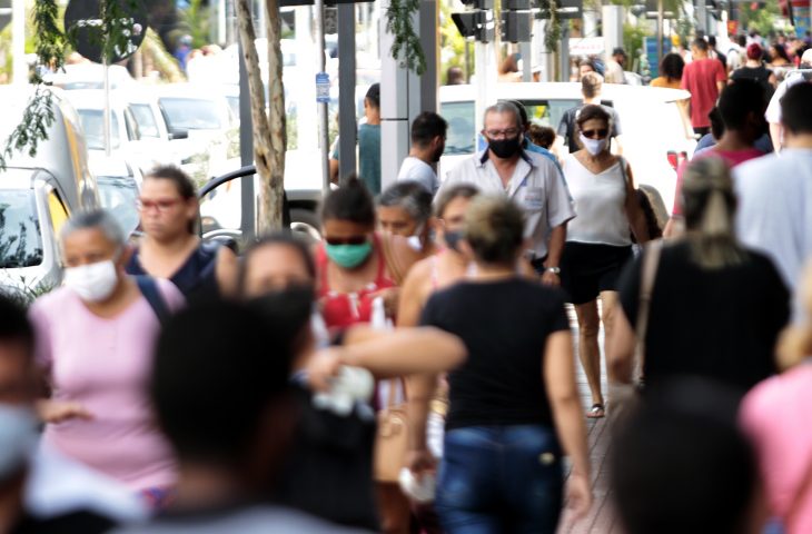 Com aglomerações frequentes, população ignora riscos da Covid -19 e número de casos bate recorde