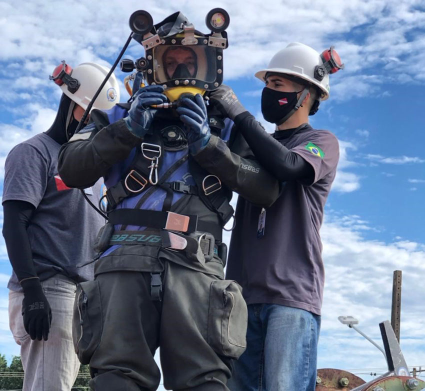 Águas Guariroba realiza limpeza de reservatórios de água com equipes de mergulhadores
