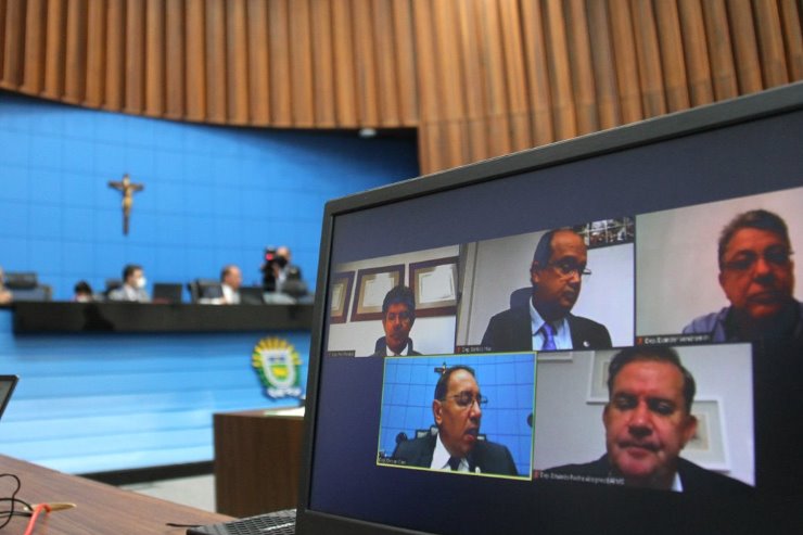 Inclusão de restaurantes em lista de atividades essenciais tem aval da CCJR