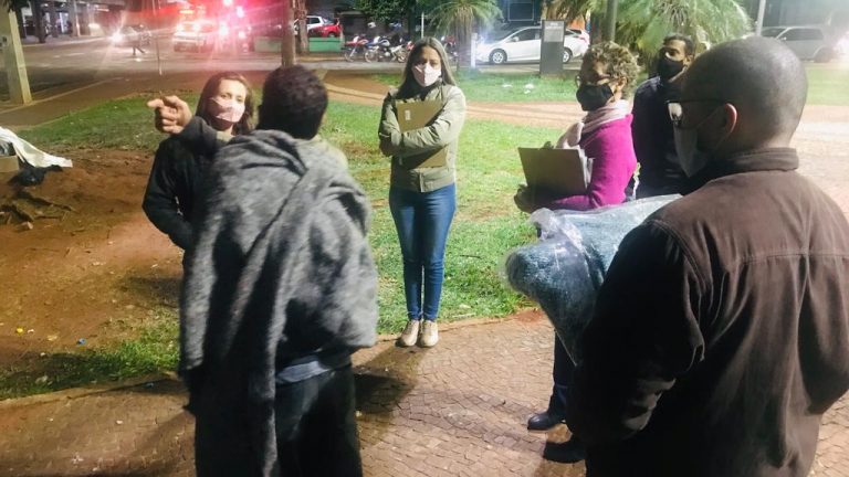 Com previsão de frio recorde, prefeitura amplia equipes de abordagens à população em situação de rua