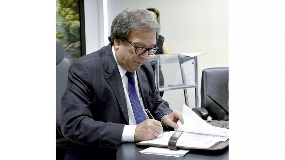 TCE-MS assina protocolo de entendimento internacional