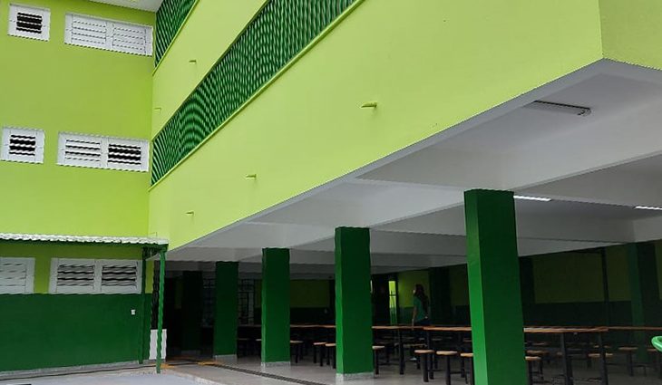 Governador acolhe alunos na volta às aulas e entrega obras de escolas