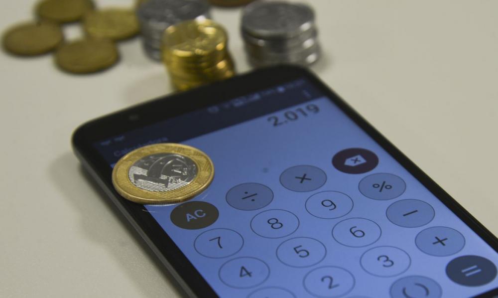 Juros do cheque especial e crédito não consignado caem em julho