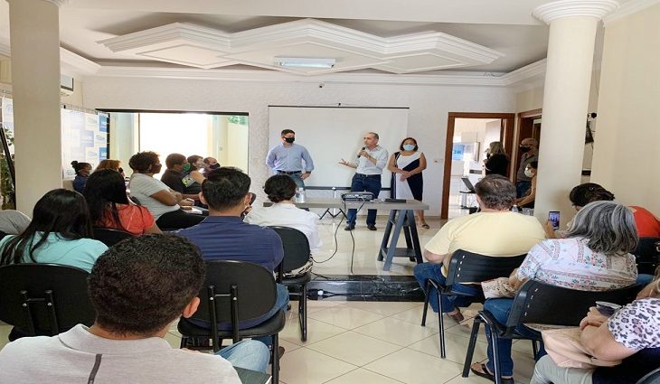 Estruturação de carreira pauta diálogo entre SAD e administrativos da Educação