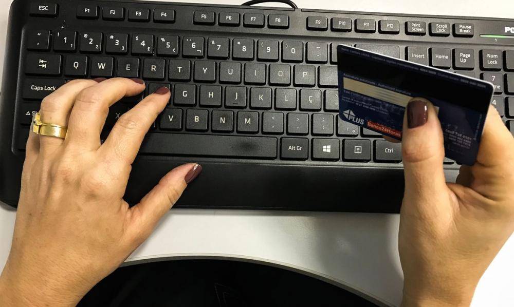 Juros para famílias e empresas sobem em agosto, diz BC