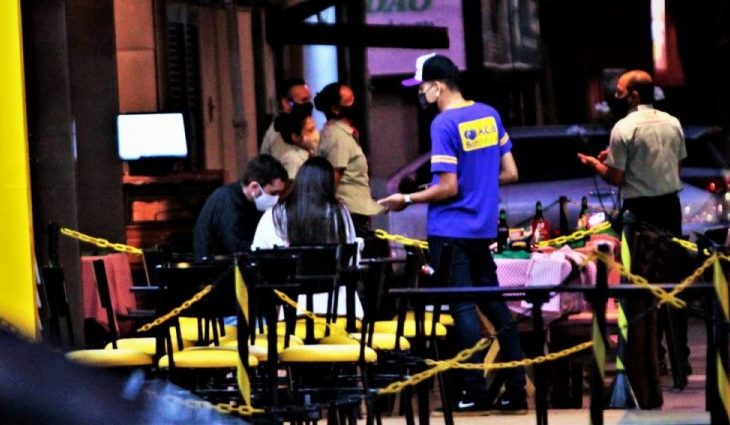 Com apoio do Governo, setor de bares e restaurantes aumenta as contratações e retoma movimento