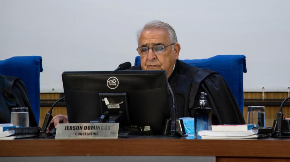 Conselheiros relatam mais de 50 processos em sessão do Pleno