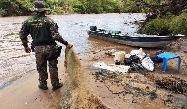 No último feriadão com pesca liberada, fiscalização nos rios de MS ganha reforço