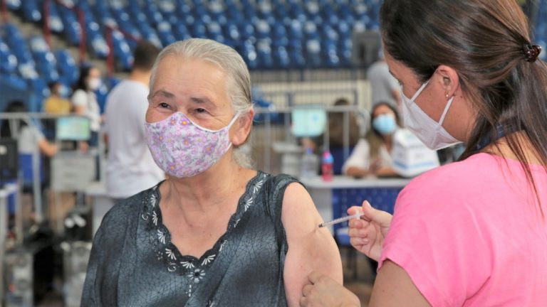 Campo Grande supera a marca de 100 mil pessoas vacinadas com a terceira dose