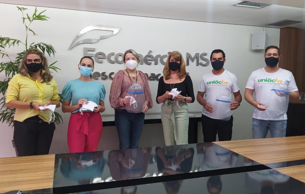 Mesa Brasil Sesc e União BR entregam faceshields e máscaras de proteção para o Hospital Regional