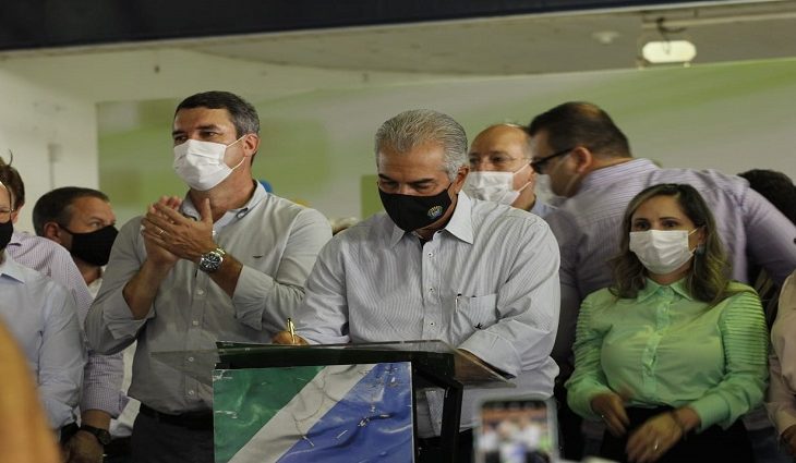 Governador anuncia pagamento de 13º ao “Mais Social” e entrega 38 veículos para acelerar cadastramento de beneficiários do programa