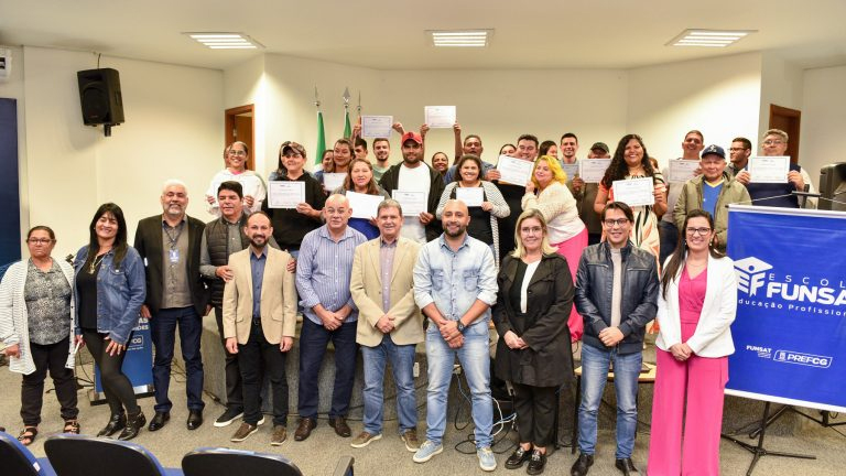 Fundação do Trabalho de CG entrega certificados de cursos de qualificação